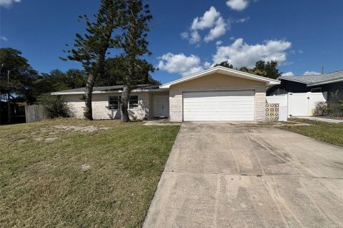 House in Seminole, Florida 4 bedrooms, 161.84 sq.m. № 2427650