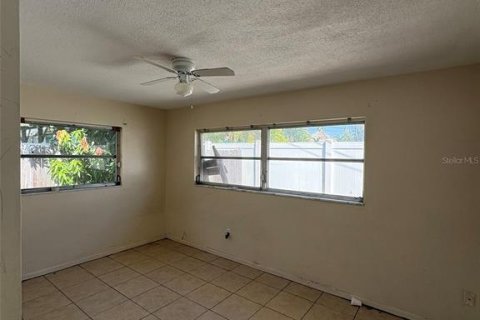House in Seminole, Florida 4 bedrooms, 161.84 sq.m. № 2427650 - photo 10