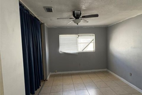 House in Seminole, Florida 4 bedrooms, 161.84 sq.m. № 2427650 - photo 9