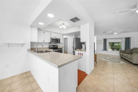 House in Rotonda, Florida 2 bedrooms, 122.35 sq.m. № 1740182 - photo 13