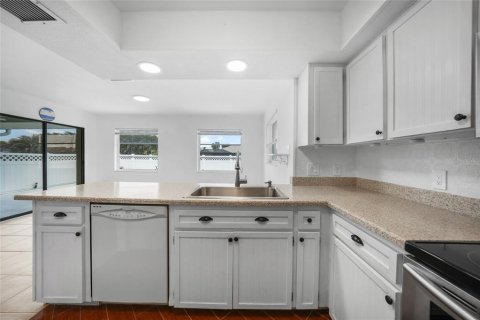 House in Rotonda, Florida 2 bedrooms, 122.35 sq.m. № 1740182 - photo 12