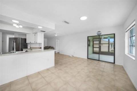 House in Rotonda, Florida 2 bedrooms, 122.35 sq.m. № 1740182 - photo 9