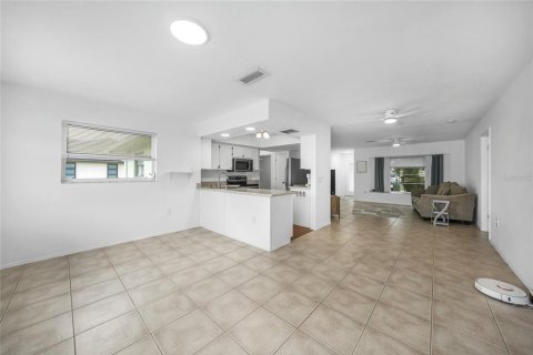 House in Rotonda, Florida 2 bedrooms, 122.35 sq.m. № 1740182 - photo 16