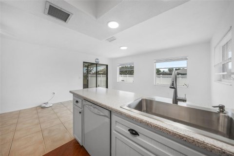 House in Rotonda, Florida 2 bedrooms, 122.35 sq.m. № 1740182 - photo 14
