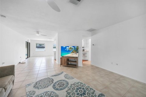 House in Rotonda, Florida 2 bedrooms, 122.35 sq.m. № 1740182 - photo 8
