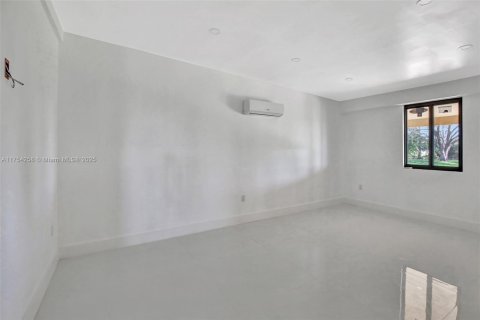 House in Miramar, Florida 5 bedrooms, 242.75 sq.m. № 1716358 - photo 26