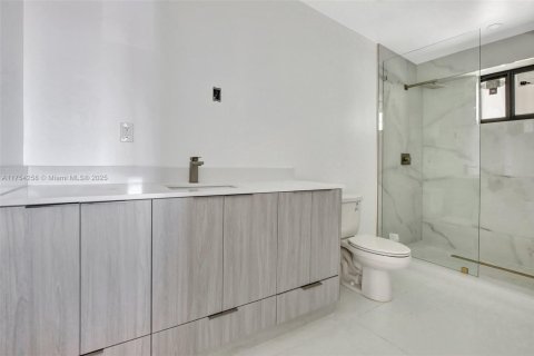 House in Miramar, Florida 5 bedrooms, 242.75 sq.m. № 1716358 - photo 25