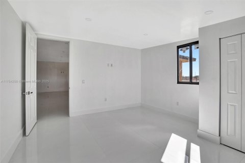 House in Miramar, Florida 5 bedrooms, 242.75 sq.m. № 1716358 - photo 16