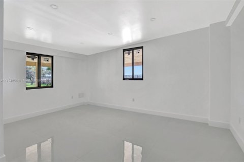 House in Miramar, Florida 5 bedrooms, 242.75 sq.m. № 1716358 - photo 22