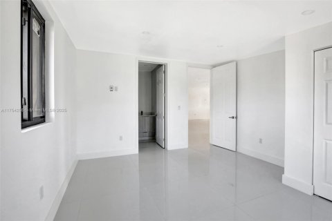 House in Miramar, Florida 5 bedrooms, 242.75 sq.m. № 1716358 - photo 20