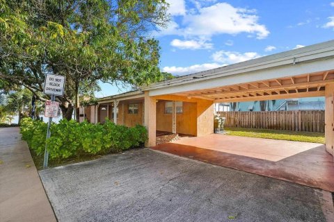 Immobilier commercial à vendre à Stuart, Floride № 2146389 - photo 2