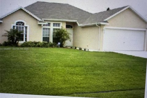 House in Port St. Lucie, Florida 3 bedrooms, 152.73 sq.m. № 2009307