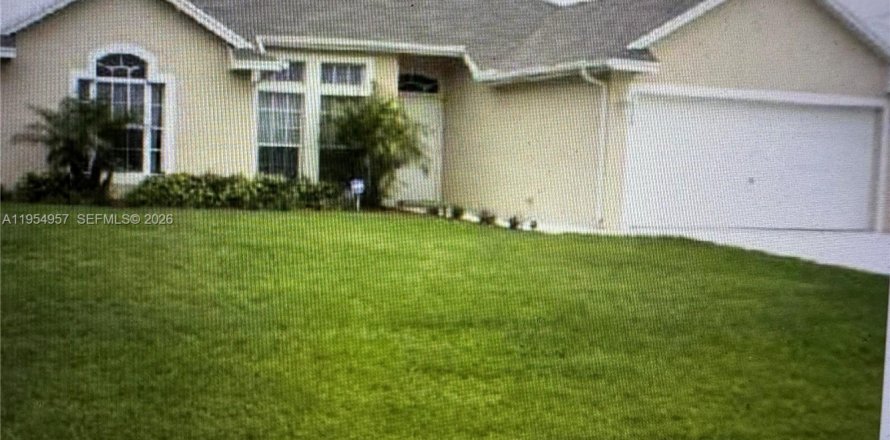 House in Port St. Lucie, Florida 3 bedrooms, 152.73 sq.m. № 2009307