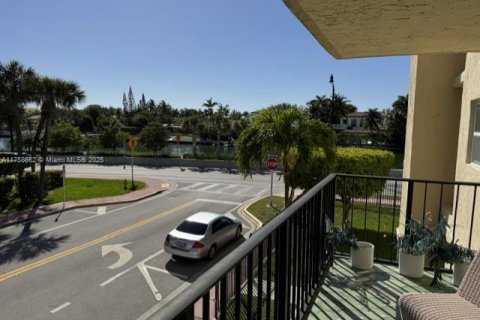 Copropriété à vendre à Miami Beach, Floride: 1 chambre, 84.54 m2 № 1985335 - photo 1