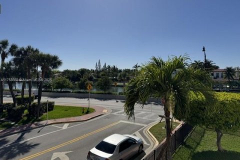 Copropriété à vendre à Miami Beach, Floride: 1 chambre, 84.54 m2 № 1985335 - photo 2