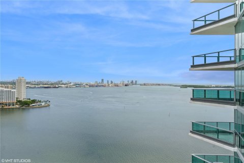 Copropriété à vendre à Miami, Floride: 2 chambres, 142.05 m2 № 1942118 - photo 2