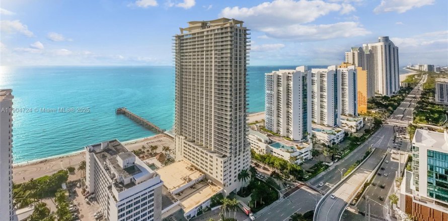 Condo in Sunny Isles Beach, Florida, 2 bedrooms  № 1955159