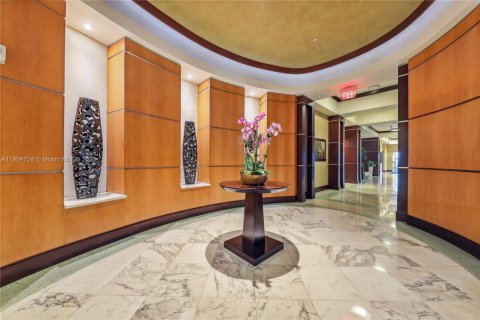 Condo in Sunny Isles Beach, Florida, 2 bedrooms  № 1955159 - photo 8