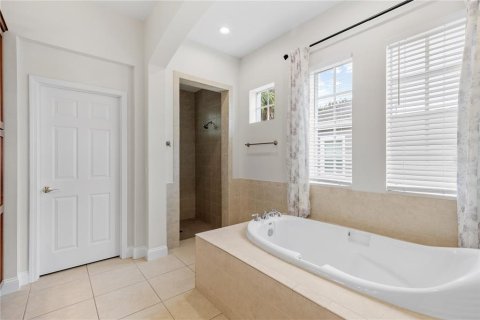 House in Fish Hawk, Florida 4 bedrooms, 376.44 sq.m. № 1907299 - photo 21