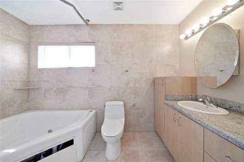 House in Pompano Beach, Florida 3 bedrooms, 171.13 sq.m. № 1730915 - photo 22