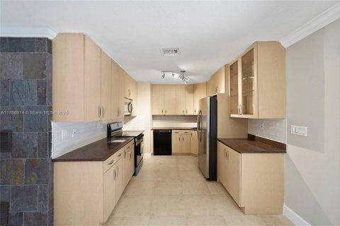 House in Pompano Beach, Florida 3 bedrooms, 171.13 sq.m. № 1730915 - photo 10
