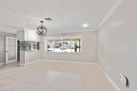 House in Pompano Beach, Florida 3 bedrooms, 171.13 sq.m. № 1730915 - photo 4