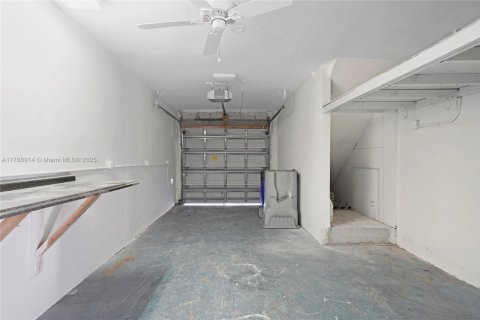 House in Pompano Beach, Florida 3 bedrooms, 171.13 sq.m. № 1730915 - photo 27
