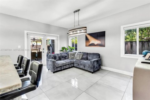 Купить виллу или дом в Майами, Флорида 3 спальни, 177.72м2, № 2052112 - фото 13