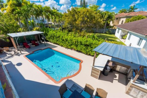 Купить виллу или дом в Майами, Флорида 3 спальни, 177.72м2, № 2052112 - фото 30