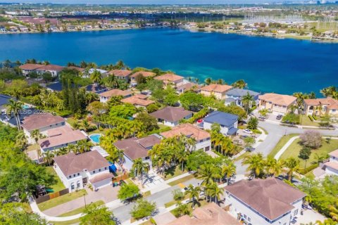 Купить виллу или дом в Майами, Флорида 3 спальни, 177.72м2, № 2052112 - фото 7