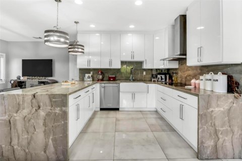 Купить виллу или дом в Майами, Флорида 3 спальни, 177.72м2, № 2052112 - фото 19