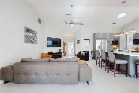 Casa en venta en New Smyrna Beach, Florida, 2 dormitorios, 145.11 m2 № 1509666 - foto 13