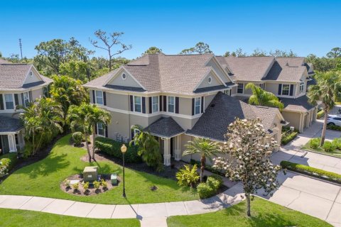 Condo in University Park, Florida, 2 bedrooms  № 1680389 - photo 1