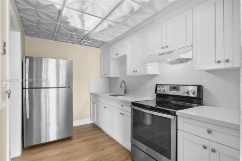 Снять в аренду виллу или дом в Уэст -Майами, Флорида 3 спальни, 148.09м2, № 2050854 - фото 14