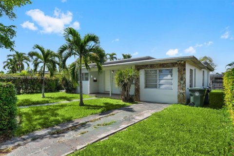 Снять в аренду виллу или дом в Уэст -Майами, Флорида 3 спальни, 148.09м2, № 2050854 - фото 4