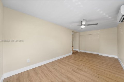 Снять в аренду виллу или дом в Уэст -Майами, Флорида 3 спальни, 148.09м2, № 2050854 - фото 27