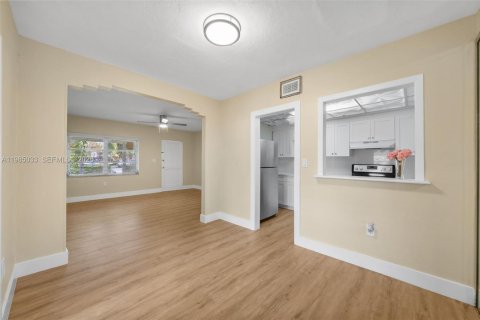 Снять в аренду виллу или дом в Уэст -Майами, Флорида 3 спальни, 148.09м2, № 2050854 - фото 11