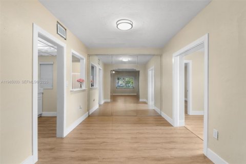 Снять в аренду виллу или дом в Уэст -Майами, Флорида 3 спальни, 148.09м2, № 2050854 - фото 10