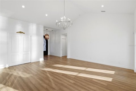 Villa ou maison à vendre à Punta Gorda, Floride: 3 chambres, 408.12 m2 № 2227024 - photo 8