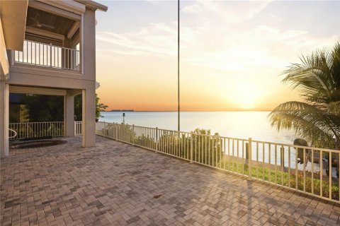 House in Punta Gorda, Florida 3 bedrooms, 408.12 sq.m. № 2227024