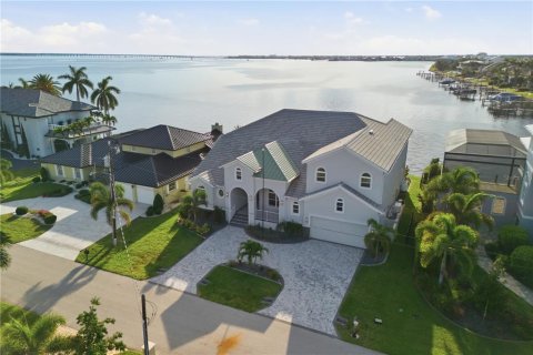 Villa ou maison à vendre à Punta Gorda, Floride: 3 chambres, 408.12 m2 № 2227024 - photo 2