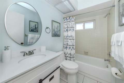 Casa en venta en Venice, Florida, 2 dormitorios, 117.34 m2 № 1628800 - foto 3