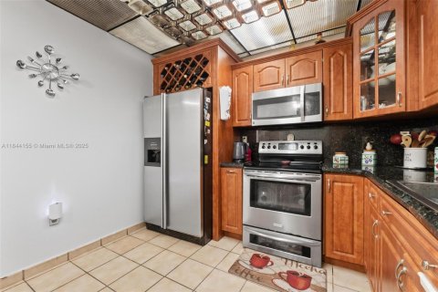 House in Miami, Florida 4 bedrooms, 147.25 sq.m. № 1839569 - photo 18
