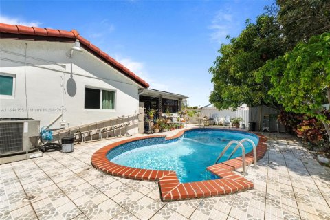 House in Miami, Florida 4 bedrooms, 147.25 sq.m. № 1839569 - photo 26