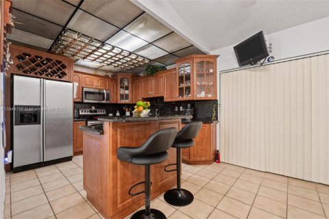 House in Miami, Florida 4 bedrooms, 147.25 sq.m. № 1839569 - photo 17