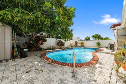 House in Miami, Florida 4 bedrooms, 147.25 sq.m. № 1839569 - photo 25