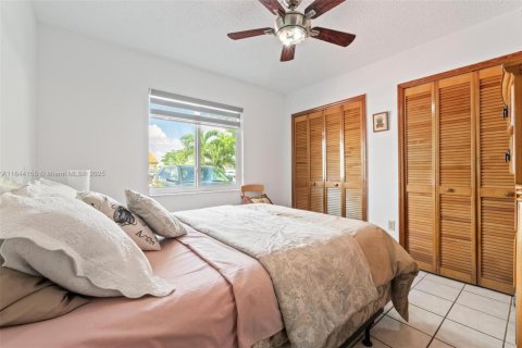 House in Miami, Florida 4 bedrooms, 147.25 sq.m. № 1839569 - photo 22