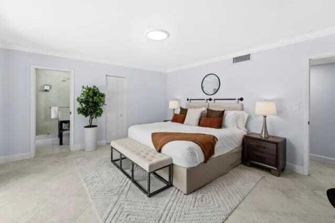 House in West Palm Beach, Florida 3 bedrooms, 189.52 sq.m. № 2401221 - photo 3
