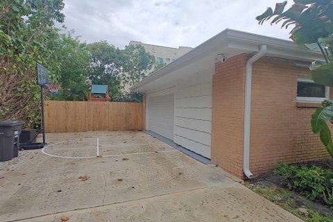 House in West Palm Beach, Florida 3 bedrooms, 189.52 sq.m. № 2401221 - photo 18