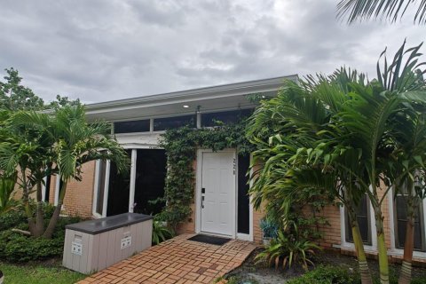 House in West Palm Beach, Florida 3 bedrooms, 189.52 sq.m. № 2401221 - photo 16